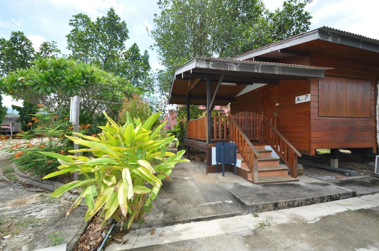 Mae Chaem Hotel And Resort Bagian luar foto