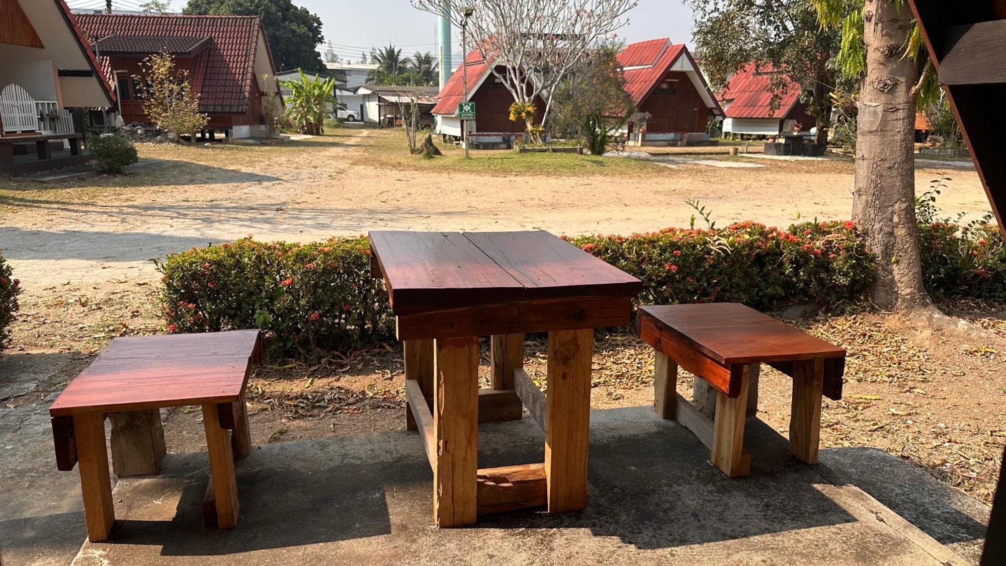 Mae Chaem Hotel And Resort Bagian luar foto